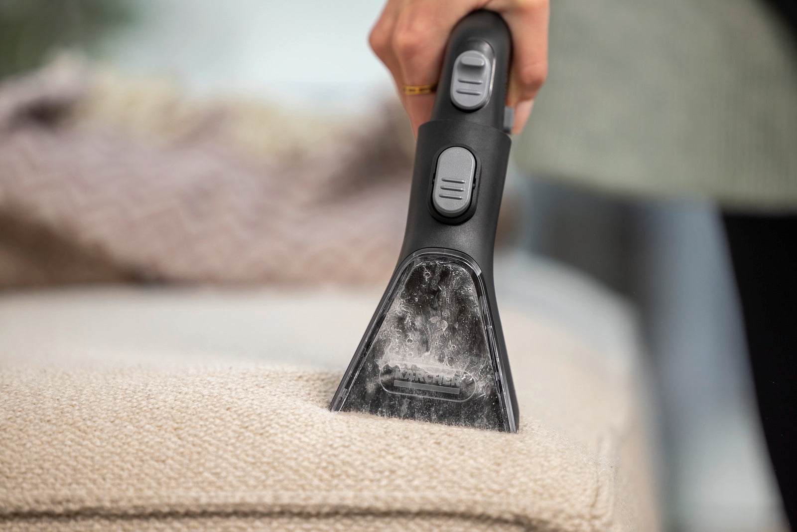 KARCHER Lavatappeti SE 4 Plus - Potenza assorbita: 1000 W - Larghezza di lavoro: 227 mm - Serbatoio acqua pulita: 4 l