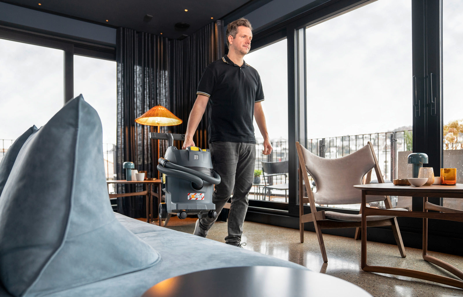 KARCHER Bidone aspiratutto Professionale a batteria NT 22/1 Ap Bp L - Capacità del contenitore: 22 l - Materiale vano di raccolta: Plastica  - Rumorosità: 70 dB(A)