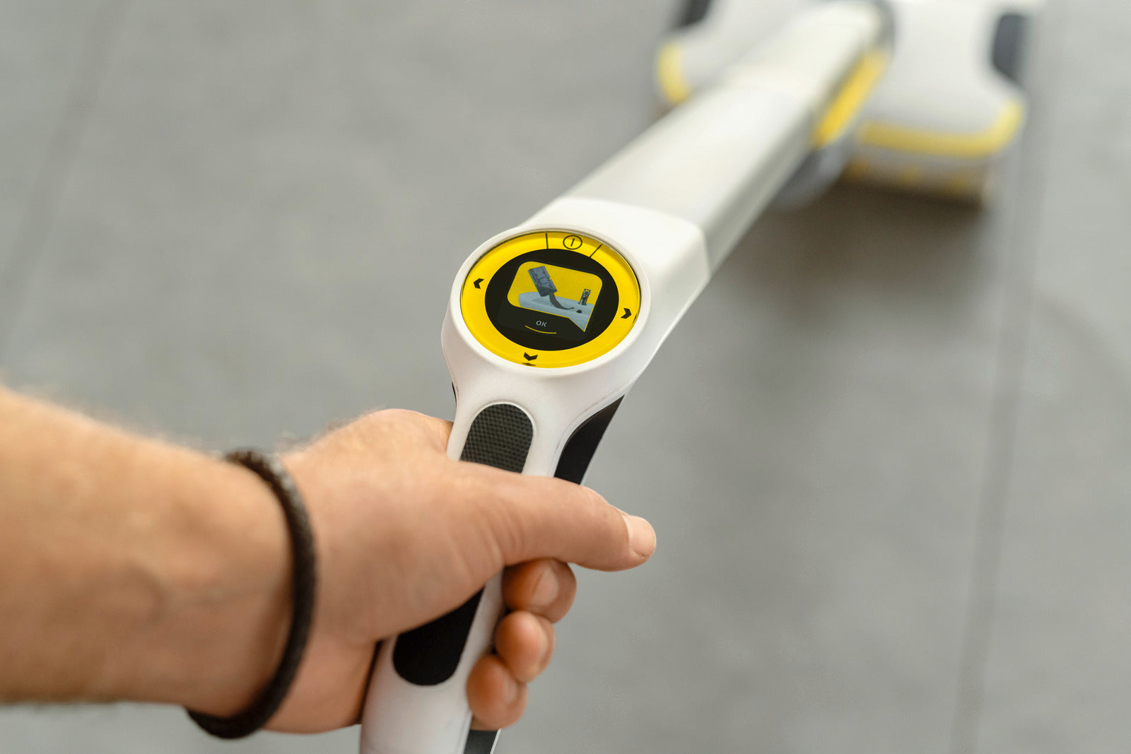 KARCHER Lavapavimenti senza fili FC 8 Smart Signature Line - Prestazioni di area per carica della batteria: circa. 230 m² - Capacità serbatoio acqua dolce: 400 ml - Capacità serbatoio acqua sporca: 200 ml