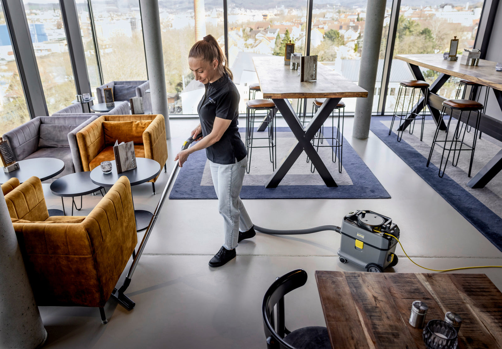 KARCHER Aspirapolvere Professionale T 15/1 - Aspirazione: 185 / 18 mbar / kPa - Portata aria: 40 l/s - Prestazione nominale: 585 W