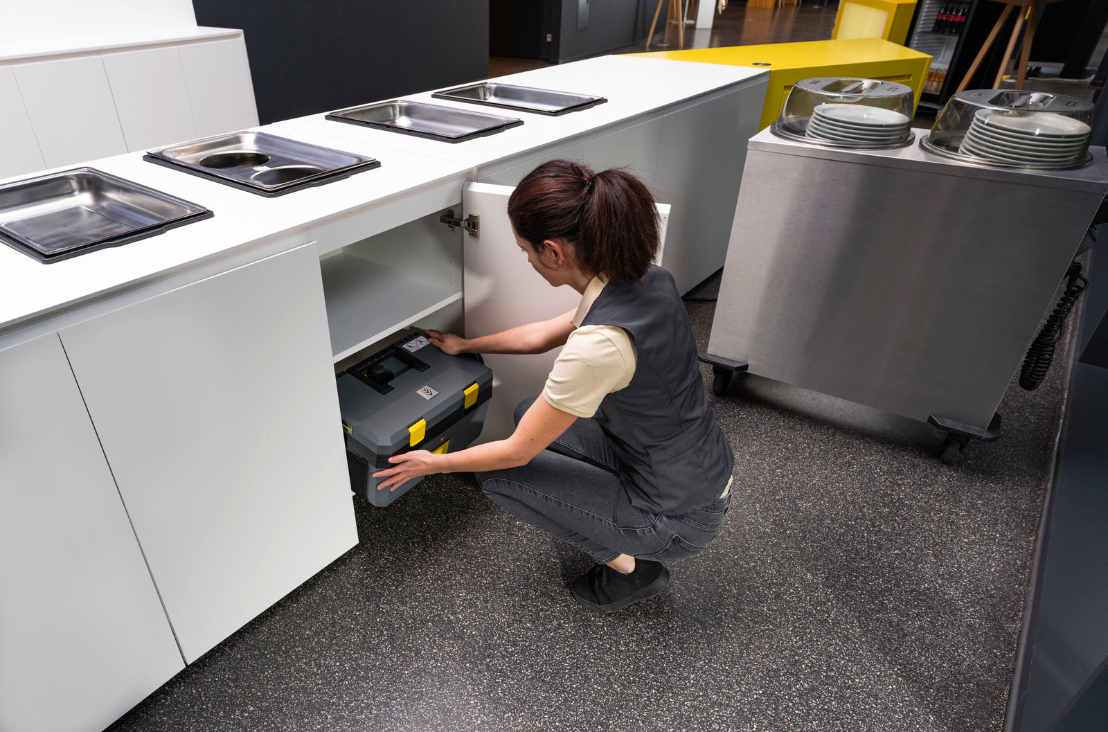 KARCHER Pulitore a vapore Professionale SG 4/2 Classic - Capacità del serbatoio: 0.5 l - Pressione del vapore: max. 4 bar - Temperatura caldaia: max. 145 °C