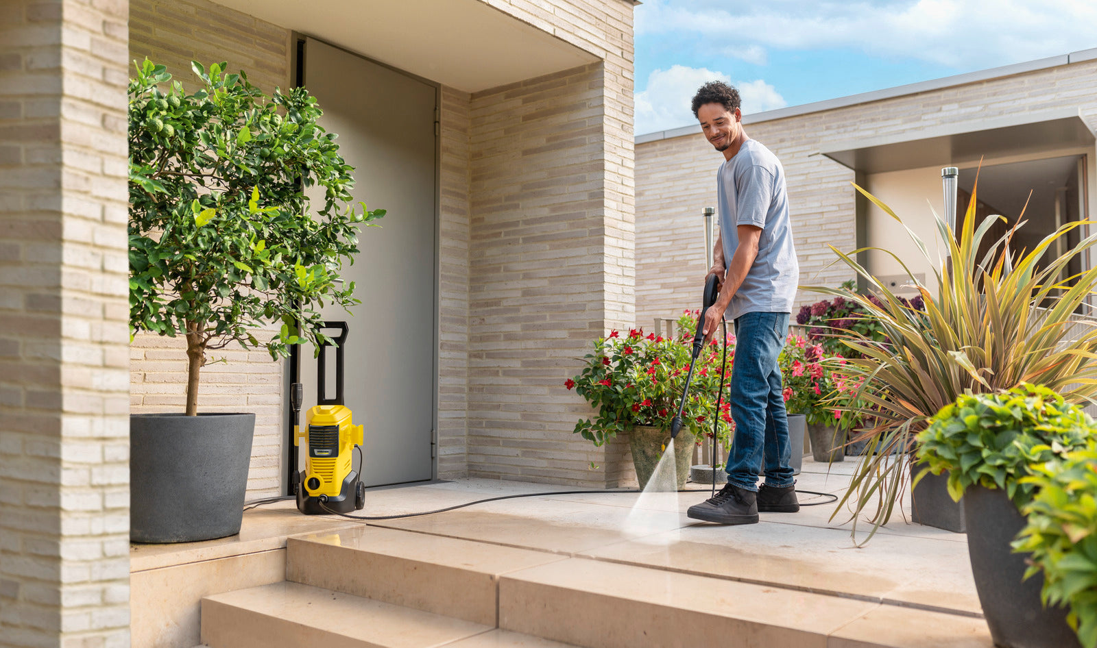 KARCHER Idropulitrice K 3 FJ - Allacciamento elettrico: 1 / 220 – 240 / 50 – 60 V / Hz - Pressione: 20 – max. 120 / 2 – max. 12 bar / MPa - Portata: max. 380 l/h