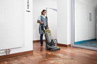 KARCHER Lavapavimenti professionale BR 30/4 C BP Pack - Guida di trazione: Avanzamento tramite rotazione della spazzola  - Ampiezza lavaggio: 300 mm - Ampiezza di lavoro, aspirazione: 300 mm