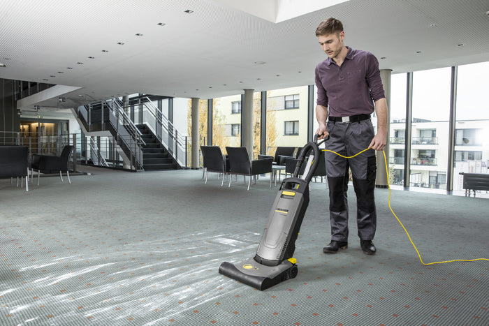 KARCHER Battitappeto Professionale CV 38/2 Adv - Allacciamento elettrico: 220  240 / 50  60 V / Hz - Larghezza di lavoro: 38 cm - Aspirazione: 200 / 20 mbar / kPa