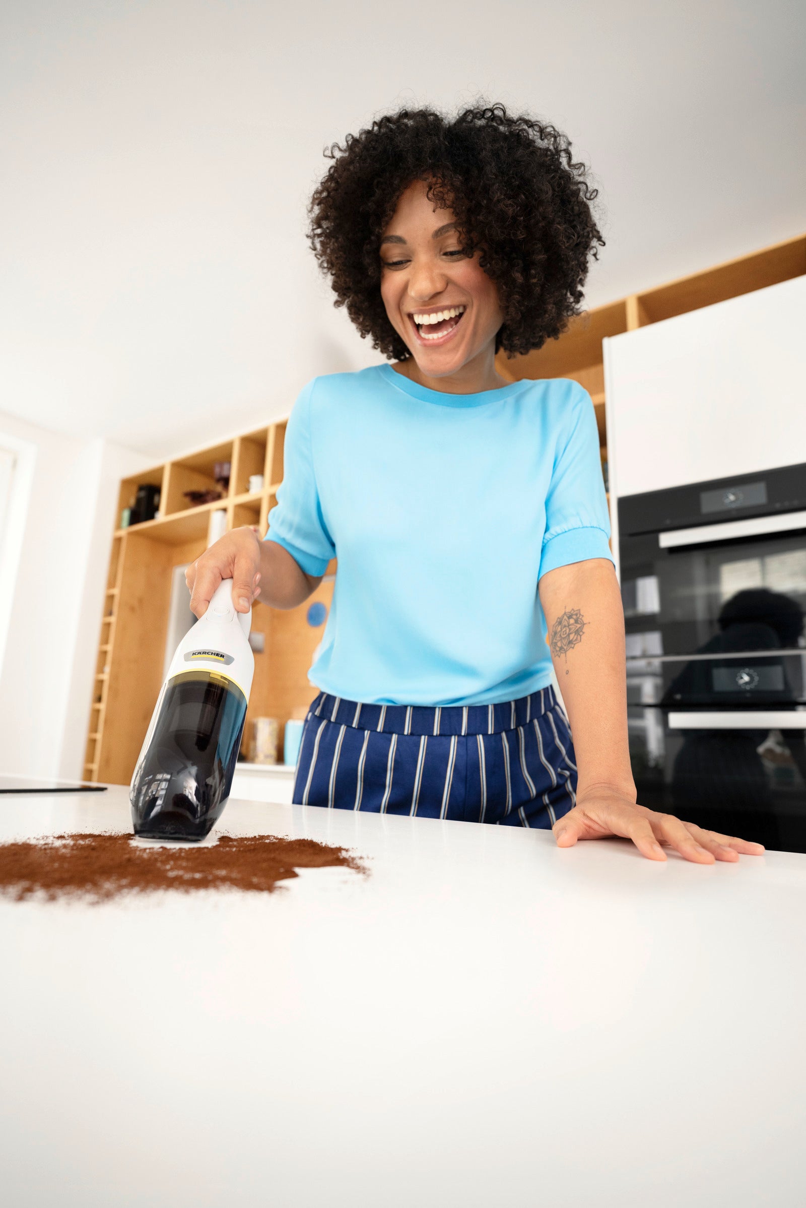 KARCHER Aspirapolvere a batteria CVH 2 - Vano raccolta: 0.15 l - Livello di potenza sonora: < 78 dB(A) - Potenza assorbita: 70 W