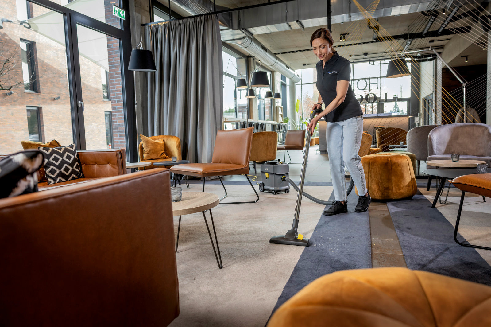 KARCHER Aspirapolvere Professionale T 15/1 - Aspirazione: 185 / 18 mbar / kPa - Portata aria: 40 l/s - Prestazione nominale: 585 W