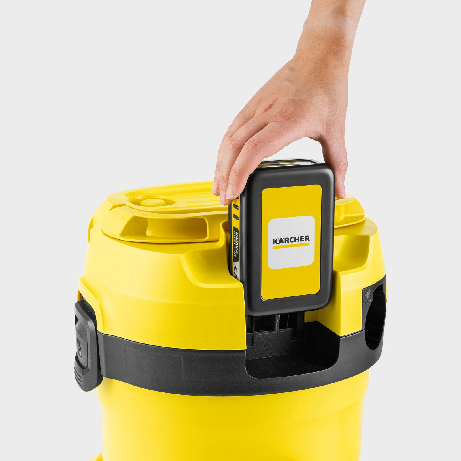 KARCHER Bidone aspiratutto solido liquidi a batteria WD 2-18 V-12/18 - Potenza allacciata: 270 W - Capacità vano raccolta: 12 l - Materiale vano di raccolta: Plastica 