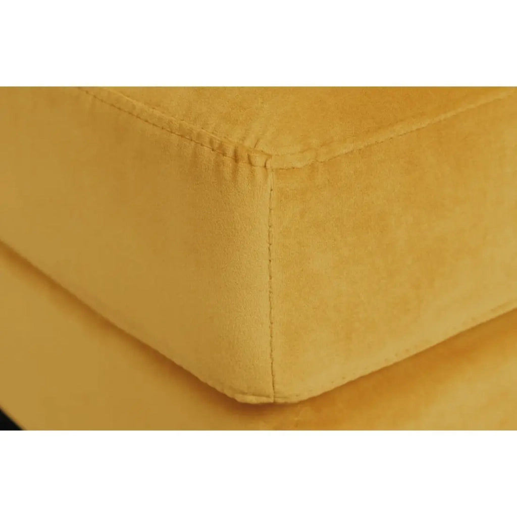 Pouf KOLIRI giallo senape – design in velluto e legno di hevea