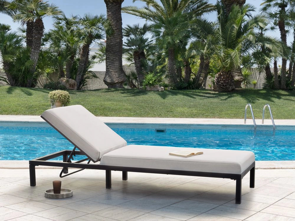 Lettino da giardino moderno reclinabile con struttura in metallo Beige chiaro stile moderno