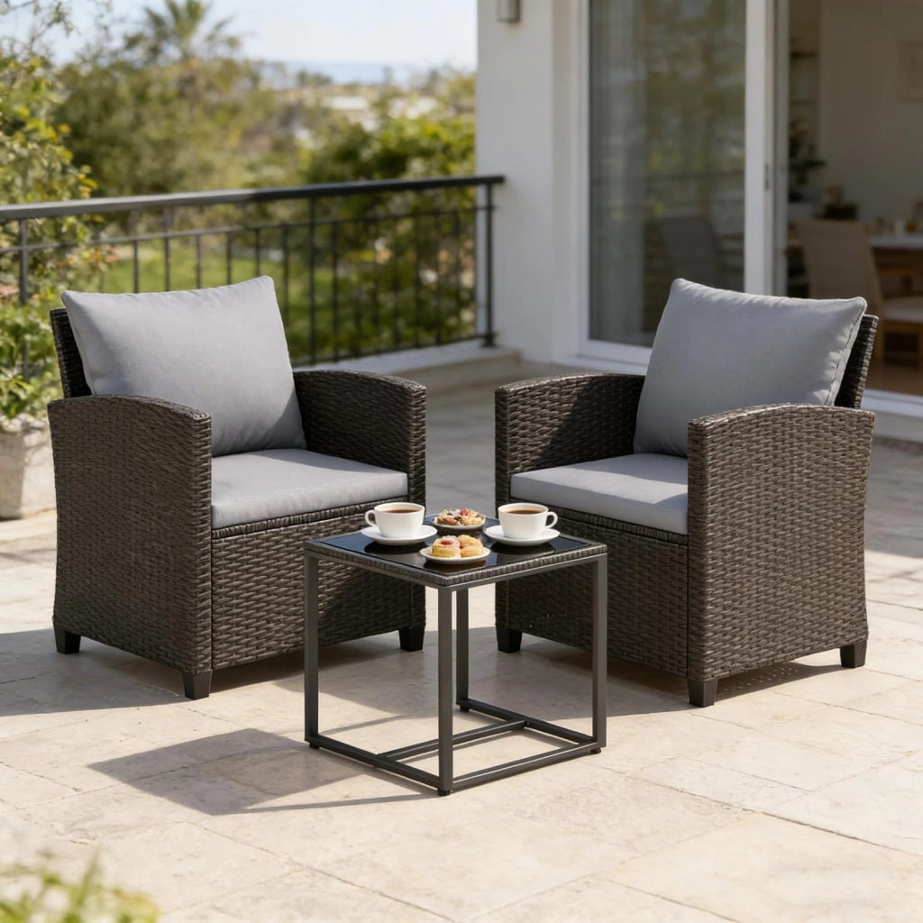 Set da Giardino 3 Pezzi, Set Salotto Esterno per 2 Persone, 2 Poltrone con Cuscini + 1 Tavolino con Piano in Vetro, Mobili da Esterno per Balcone, Terrazza, Cortile (Nero+Grigio)