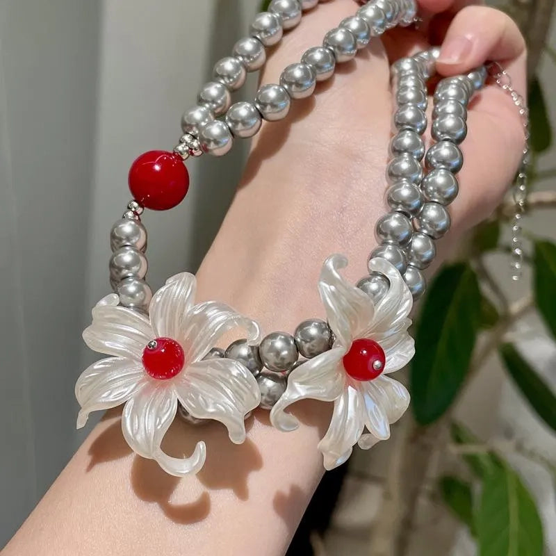 Collana vintage con fiore bianco e perla d'argento, regalo di Natale o compleanno.