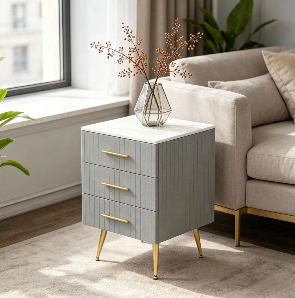 Comodino con 3 Cassetti Rivestito in Velluto con Gambe in Metallo Grigio