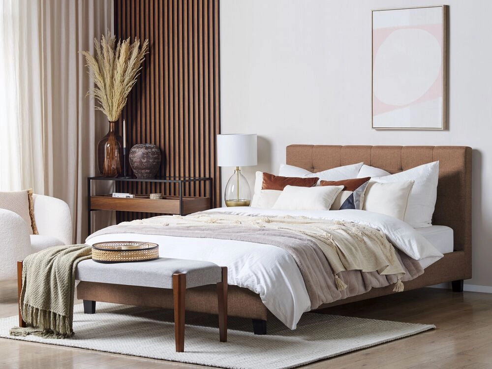 Letto imbottito tessuto marrone rete a doghe testiera trapuntata 180 x 200 cm