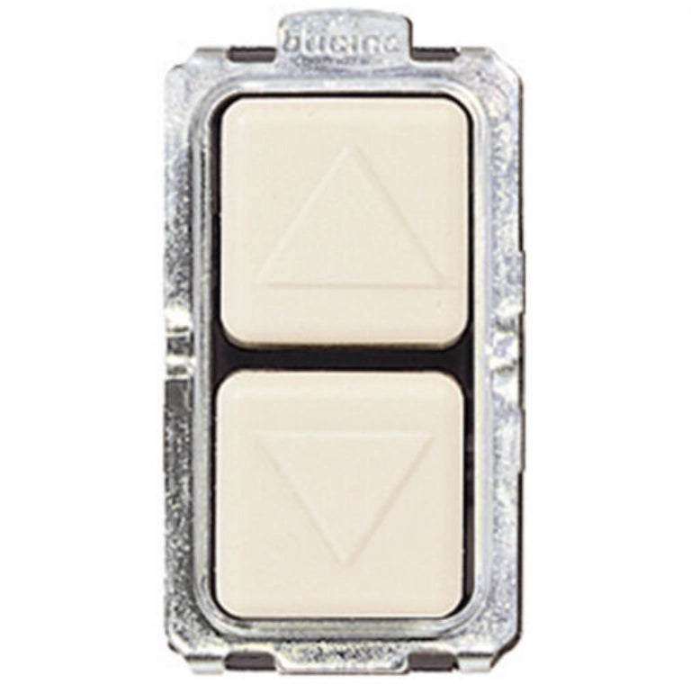 Commutatore doppio tasto con interblocco 1-0-2 serie bticino magic 5052n