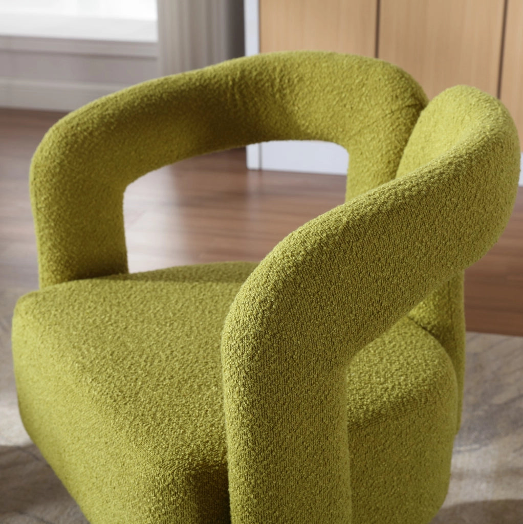 Poltrona girevole 360° in bouclé verde oliva; seduta imbottita 67x55x74 cm