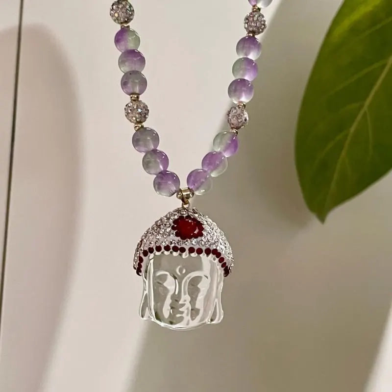 Collana con ciondolo Buddha in cristallo: gioiello fatto a mano con perline