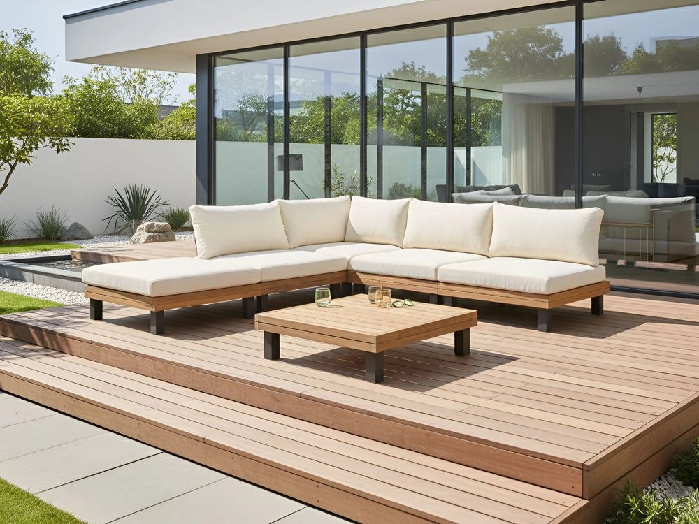Set divano angolare modulare da giardino Tavolino in legno di acacia certificato con Cuscini in poliestere bianco sporco