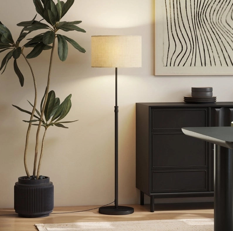 Lampada da terra ULEVR regolabile 133-168 cm con telecomando, dimmer e paralume effetto lino nero