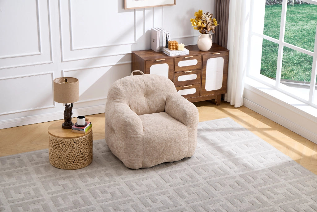 Pouf poltrona ergonomico con schienale avvolgente e braccioli per salotto e lettura in pelliccia sintetica beige