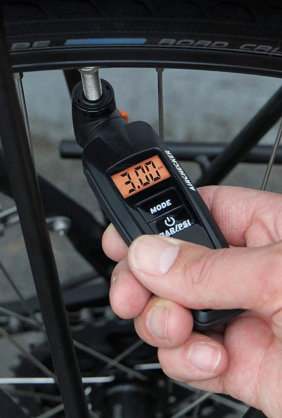 Misuratore di pressione pneumatica per biciclette, alta precisione di misura, connessione AV e SV, display digitale, display illuminato, pulsante per scarico della pressione, nero