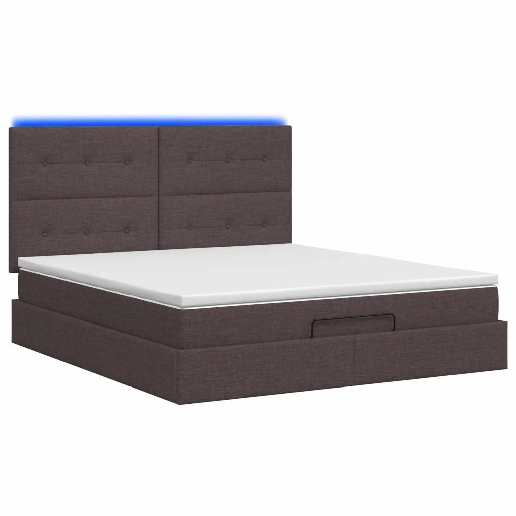 Letto Ottomano con Materasso e LED Marrone Scuro 140 x 200 cm 3458079
