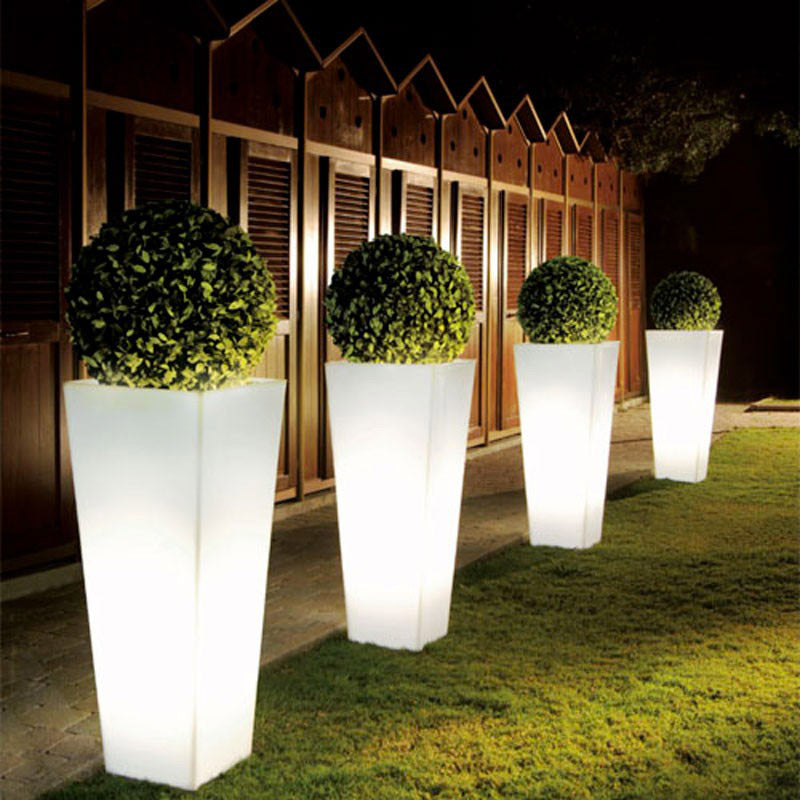 Vaso Luminoso da Giardino a LED 30x30x60 cm in Resina 5W Cedar Multicolore