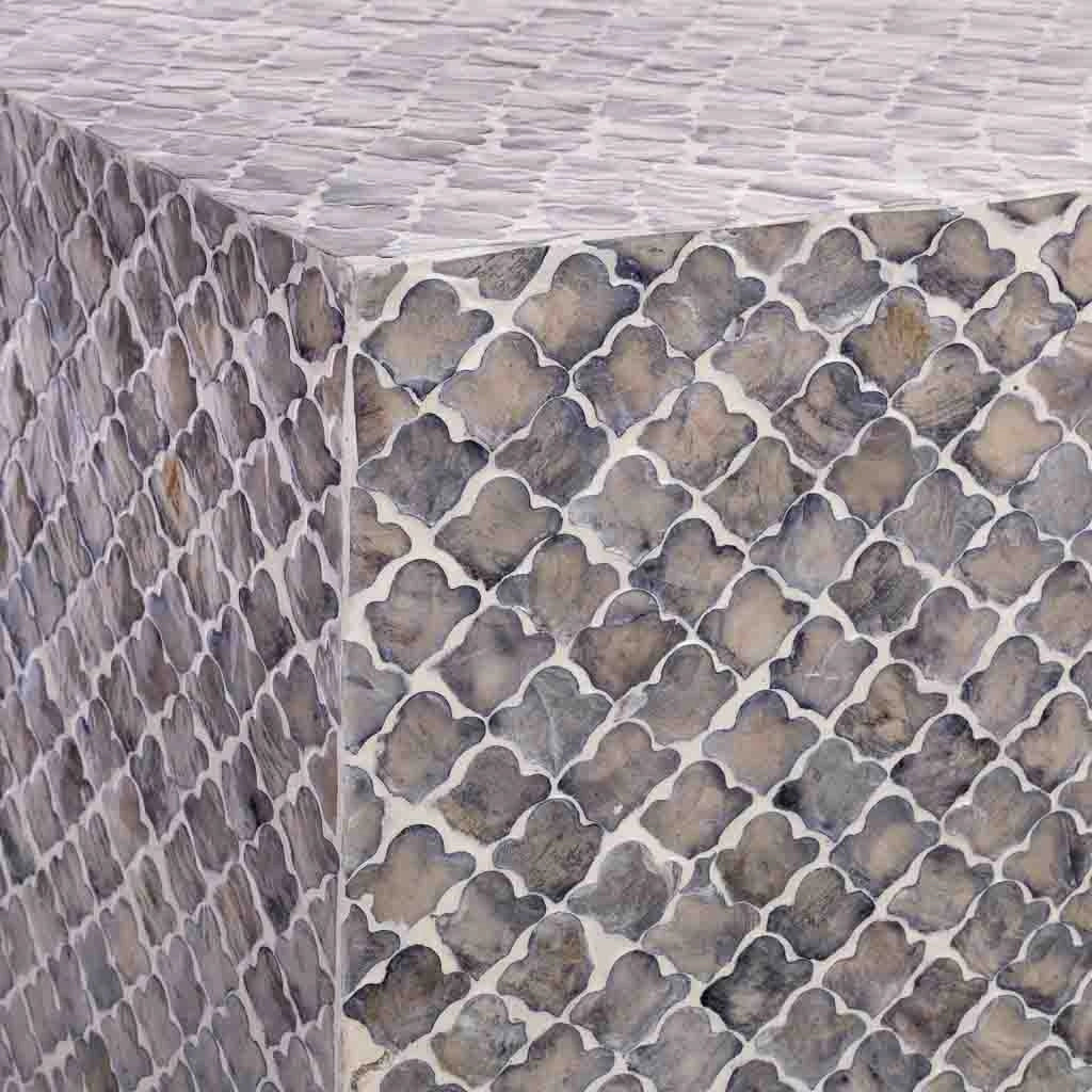 Sgabello in legno e capiz grigio 35x35x45h cm