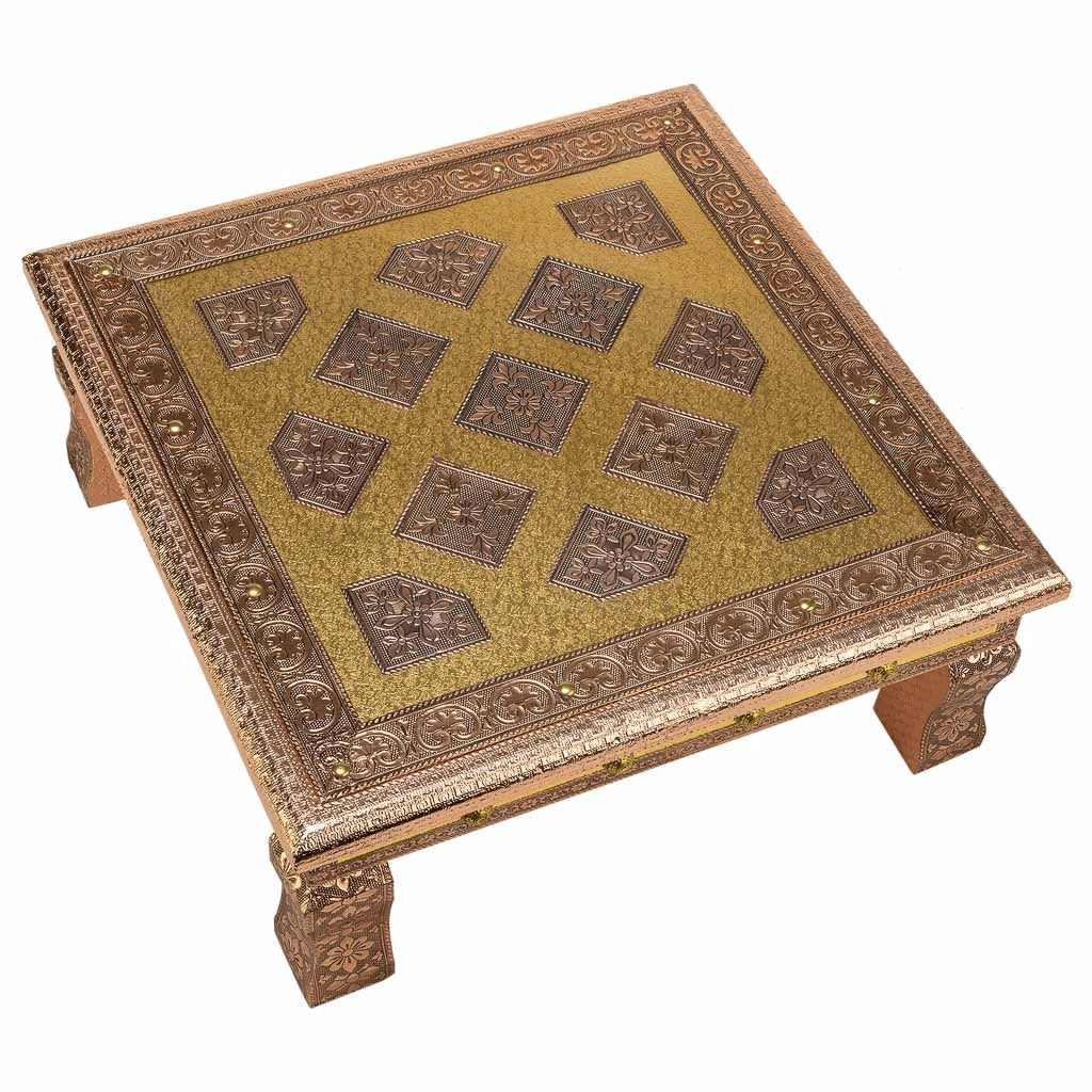 Tavolino in metallo goffrato color rame 38x38x14h