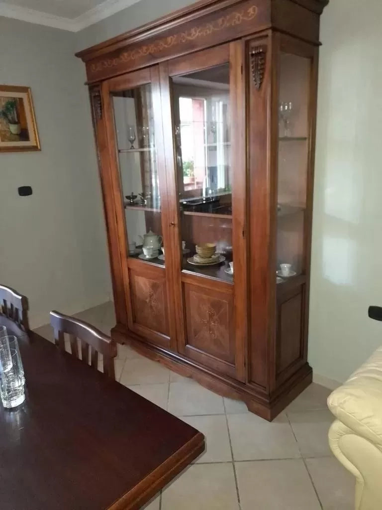Soggiorno credenza contro mobile tavolo sedie arte povera classica - Mobili 2G