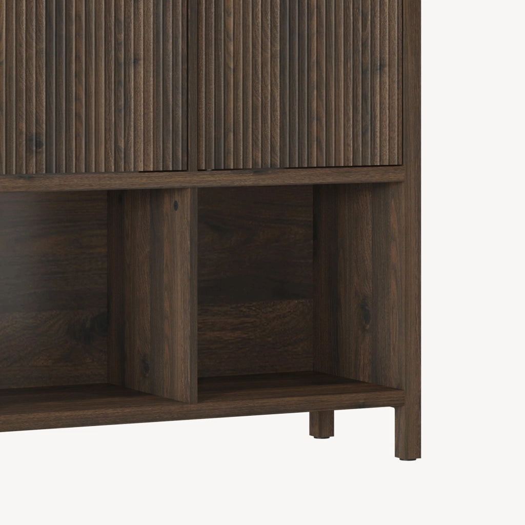 Credenza Bassa Lukkodso con 4 Ante e Scomparti Aperti 77x145x30 cm Effetto Noce [en.casa]