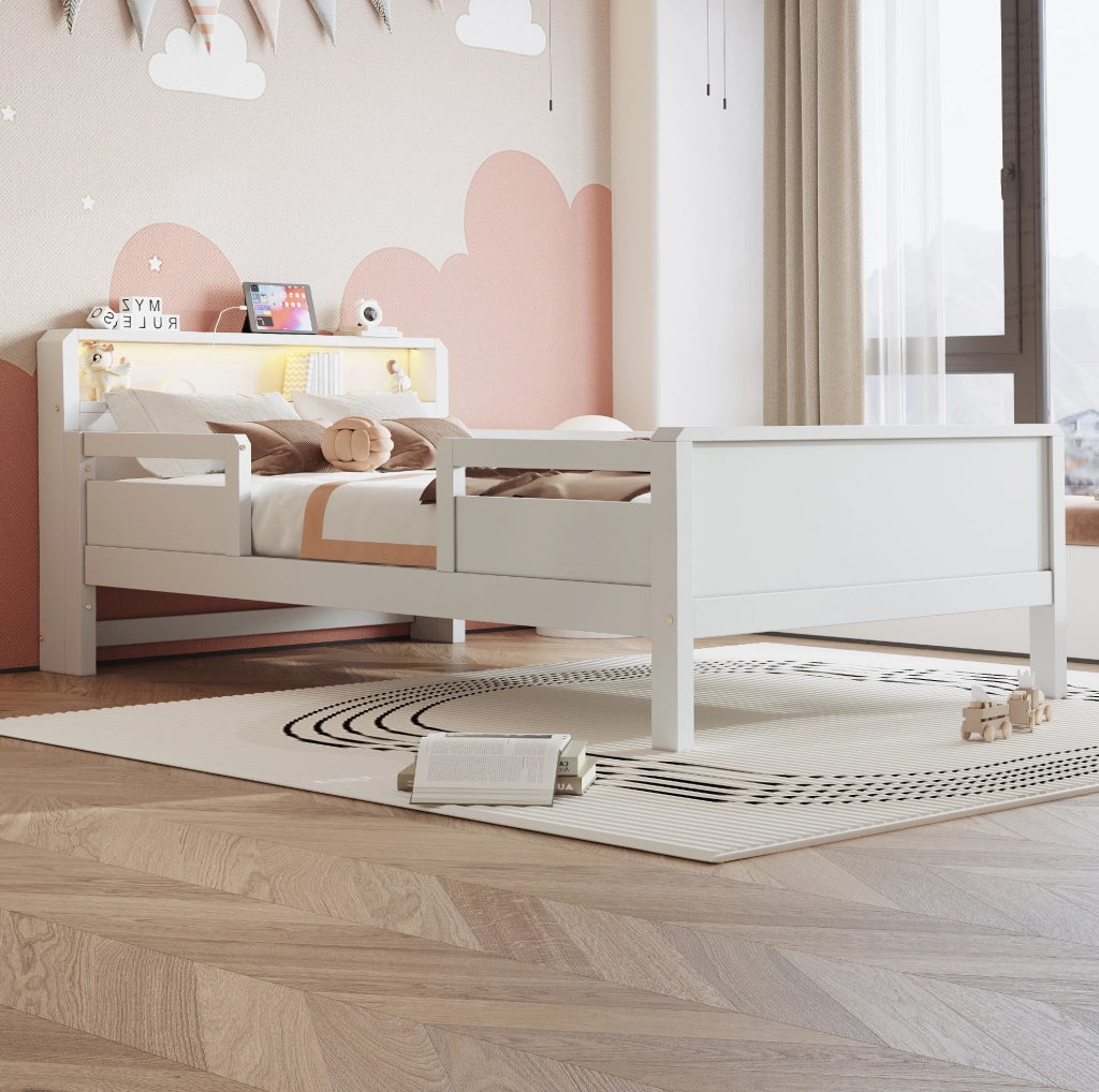 Letto singolo multifunzione 90x200 cm in legno di pino; bianco; con LED e porta USB-C