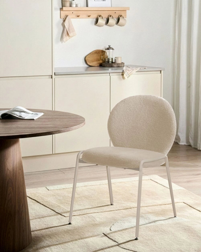 Set di 2 sedie da pranzo con rivestimento Boucle beige chiaro e struttura in ferro dal design retrò