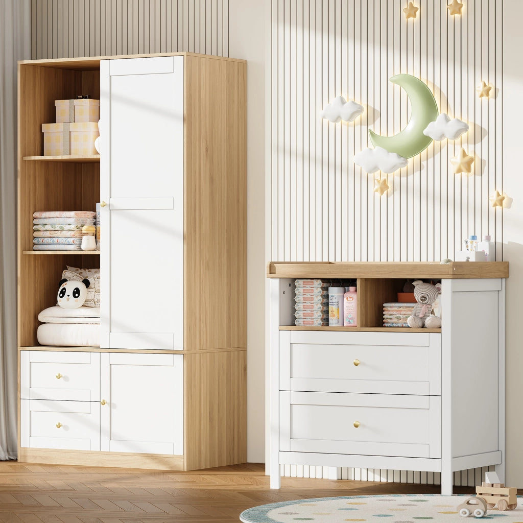 Armadio con ante scorrevoli e fasciatoio con spondina, cassetti e vani aperti, per cameretta, in MDF, bianco naturale