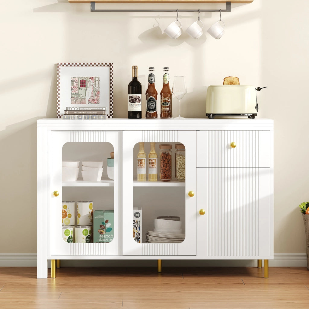 Sideboard moderno bianco con piano estensibile, ante scorrevoli in vetro e gambe metalliche dorate