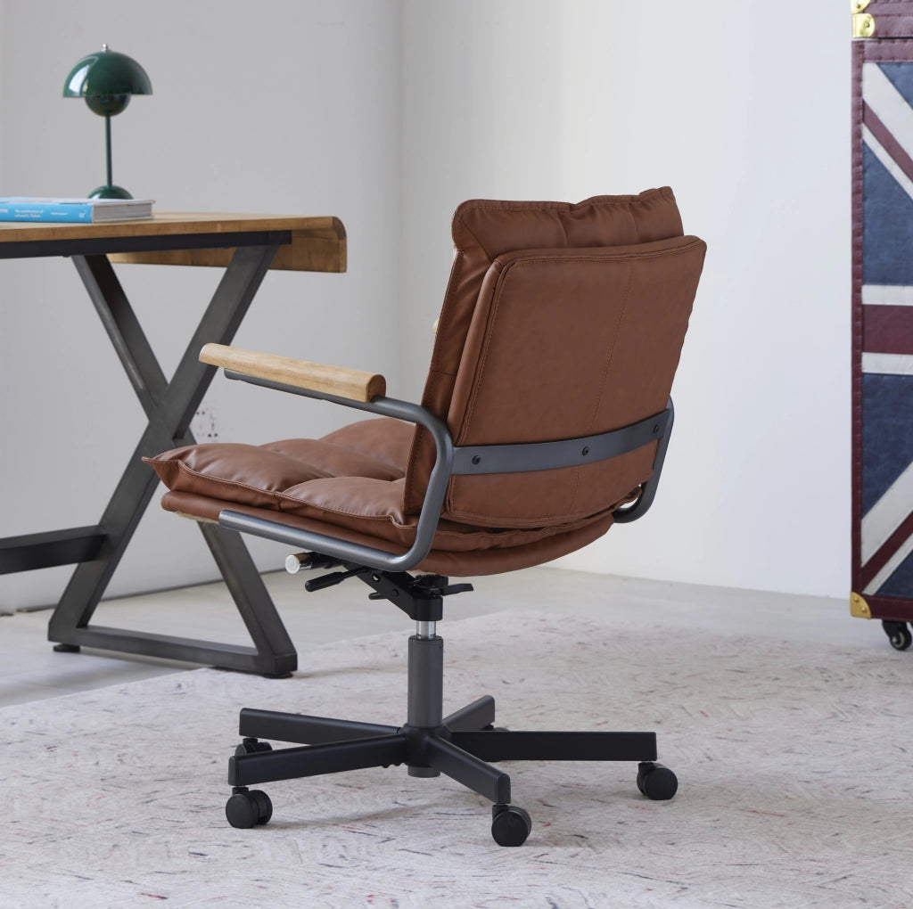 Sedia da ufficio girevole in pelle sintetica marrone; ergonomica e regolabile in altezza