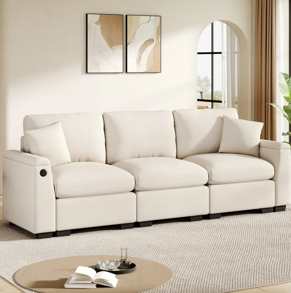 Divano 3 posti 242x80x88 cm con tavolino ribaltabile; USB; porta bicchieri e spazio contenitore in chenille beige