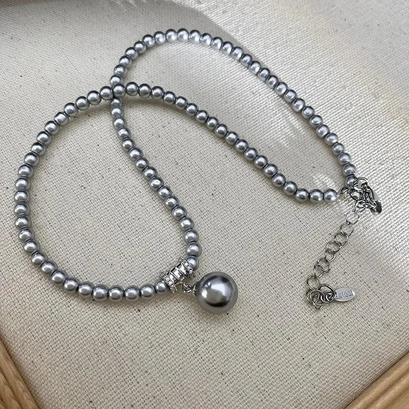 Collana fatta a mano con perle grigie, regalo di Natale o di compleanno.