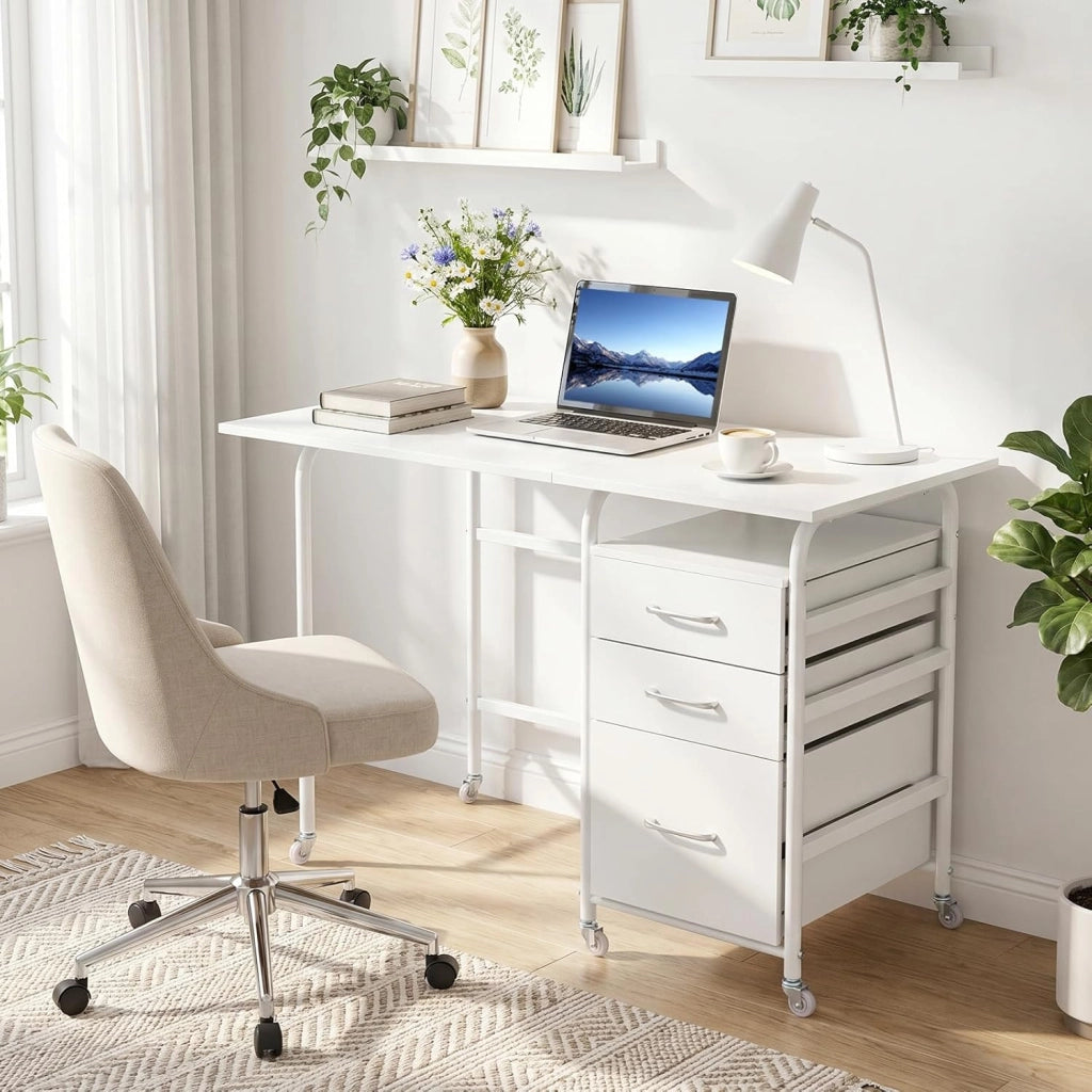 Scrivania Salvaspazio con 3 Cassetti e Ruote Bloccabili, Scrivania Porta PC Pieghevole con Struttura in Metallo per Studio e Ufficio, 105 x 50 x 75 cm, Portata 100 kg (Bianco)