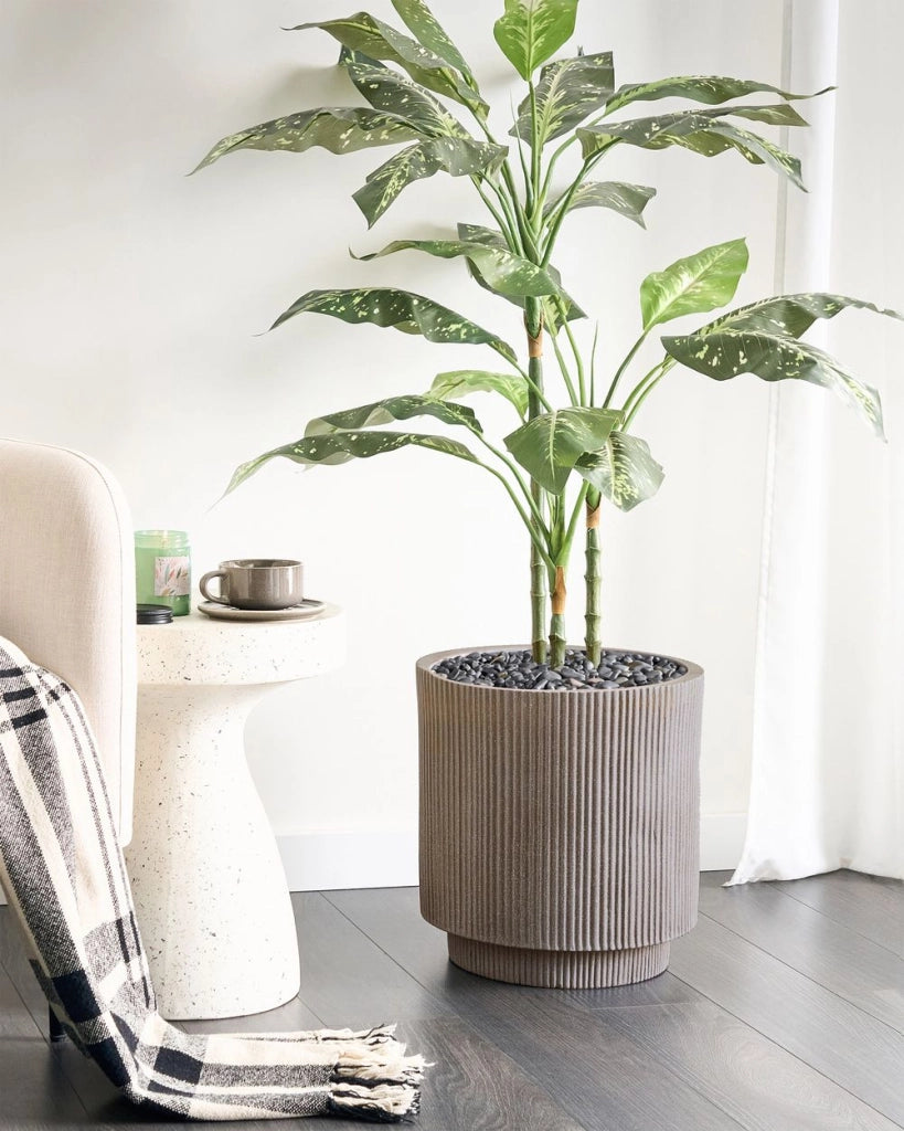 Vaso in argilla Taupe Fibra Vaso per piante da giardino 37 x 37 x 37 cm Foro di drenaggio Finitura verticale a coste Giardino esterno Patio