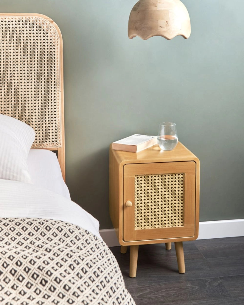 Comodino rattan sintetico fronte MDF impiallacciato treccia viennese marrone chiaro stile boho soggiorno camera da letto