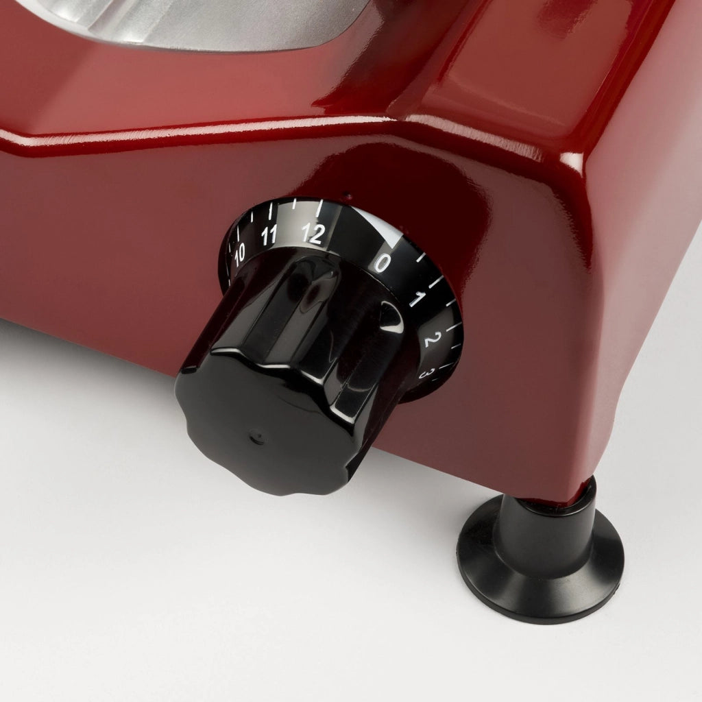 G3 ferrari g20157 affettatrice professionale emilia 250, 240 w, lama inox 25 cm, affilatoio integrato, interruttore a 2 pulsanti, spessore taglio 0-12 mm, piedini antiscivolo, rosso