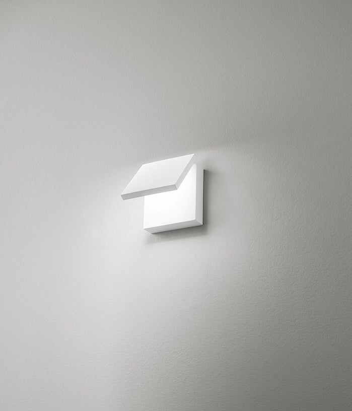 Applique in metallo bianco e acrilico Secret LED 10W 3000K 700Lm Interruttore on/off con l'apertura/chiusura del diffusore