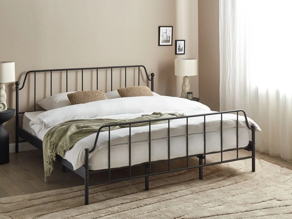 Letto matrimoniale con rete a doghe in legno di pioppo e struttura metallo nero 180 x 200 cm Camera da letto minimalista industriale