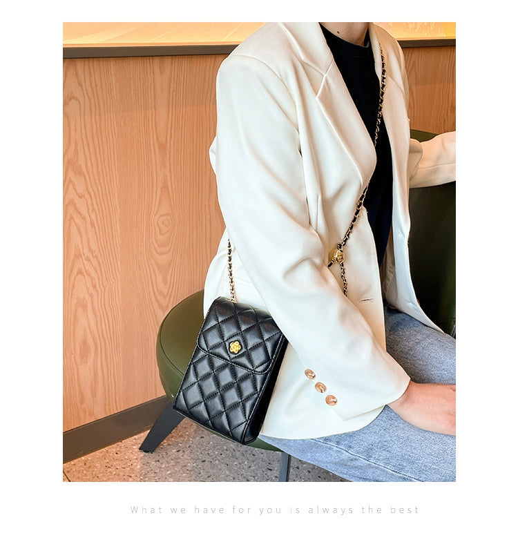 Borsa a tracolla da donna in vera pelle, nera, con catena.