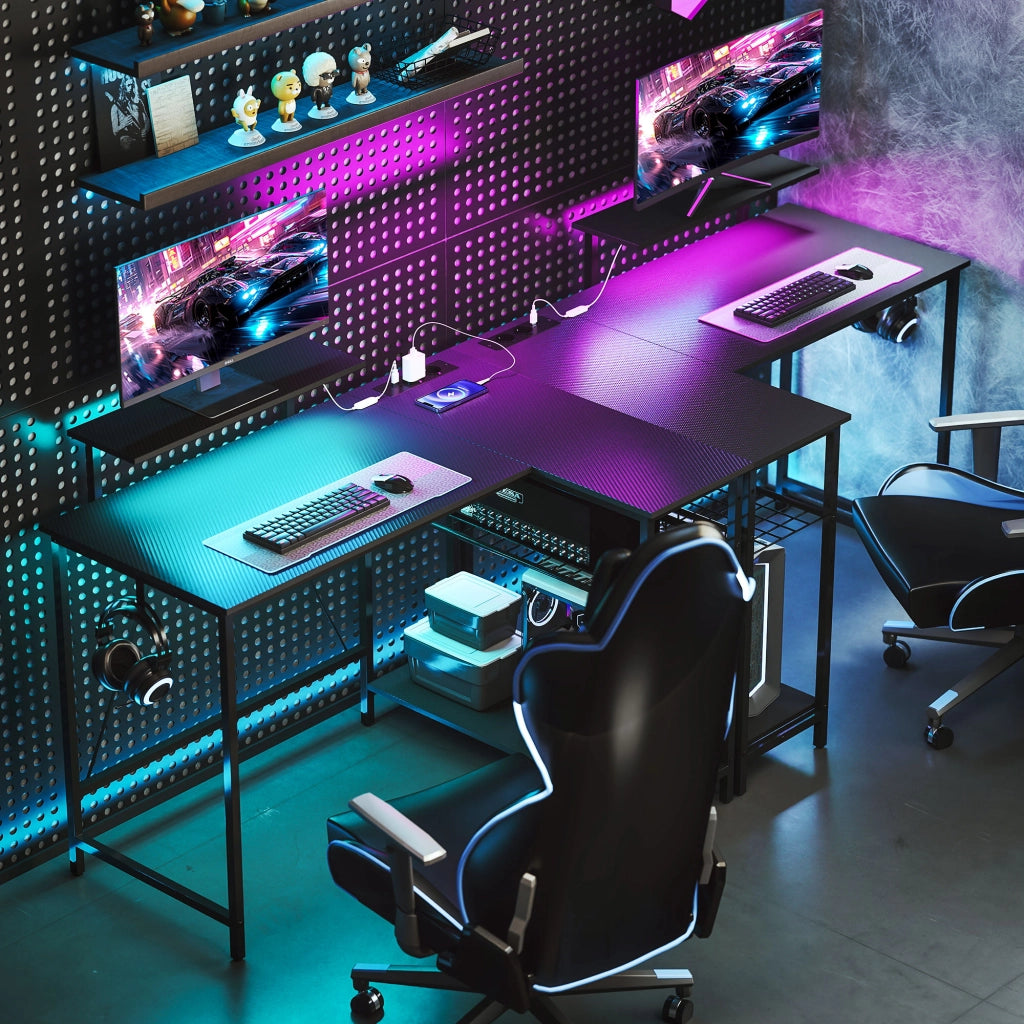 Scrivania Gaming Angolare con LED, Prese Elettriche e Scaffali ¨C Zephmum ¨C Nero