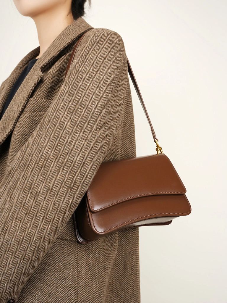 Borsa a tracolla Boston Shell in vera pelle, marrone.