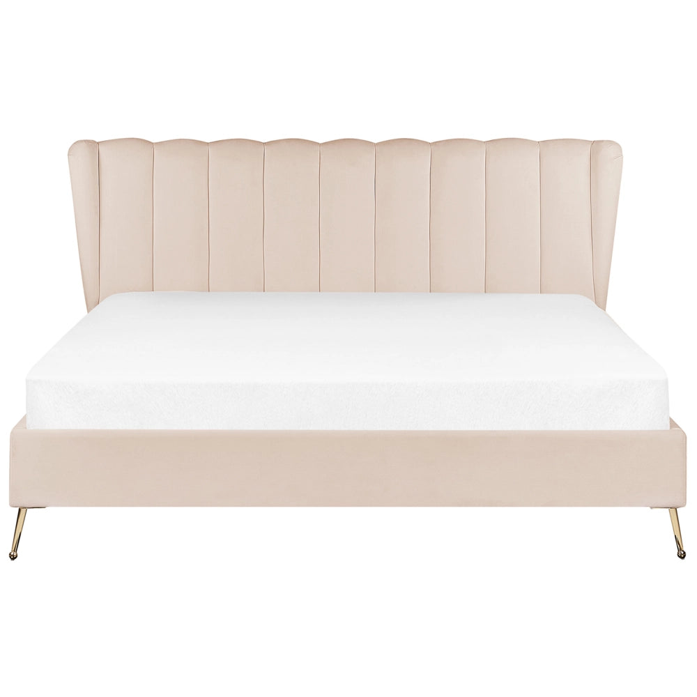 Letto in velluto beige rivestito con gambe in metallo dorato UE Dimensioni doppie 180 x 200 cm con testata con porta USB Camera da letto moderna e glam.