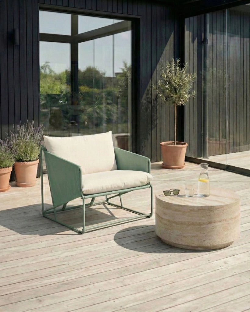 Sedia bassa oversize in metallo con cuscini per schienale e seduta Arredamento per interni ed esterni Giardino verde