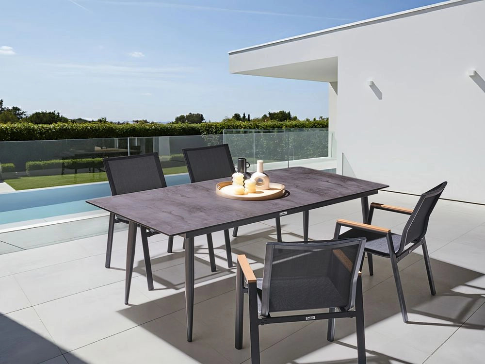 Tavolo da giardino con piano in HPL grigio e struttura in alluminio grigio scuro resistente ai raggi UV all'acqua  per esterni, in stile moderno
