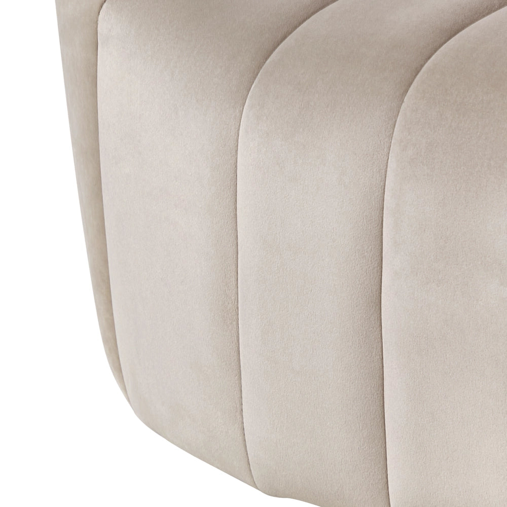 Poltrona in velluto beige morbido Design contemporaneo e retrò Seduta imbottita e schienale basso